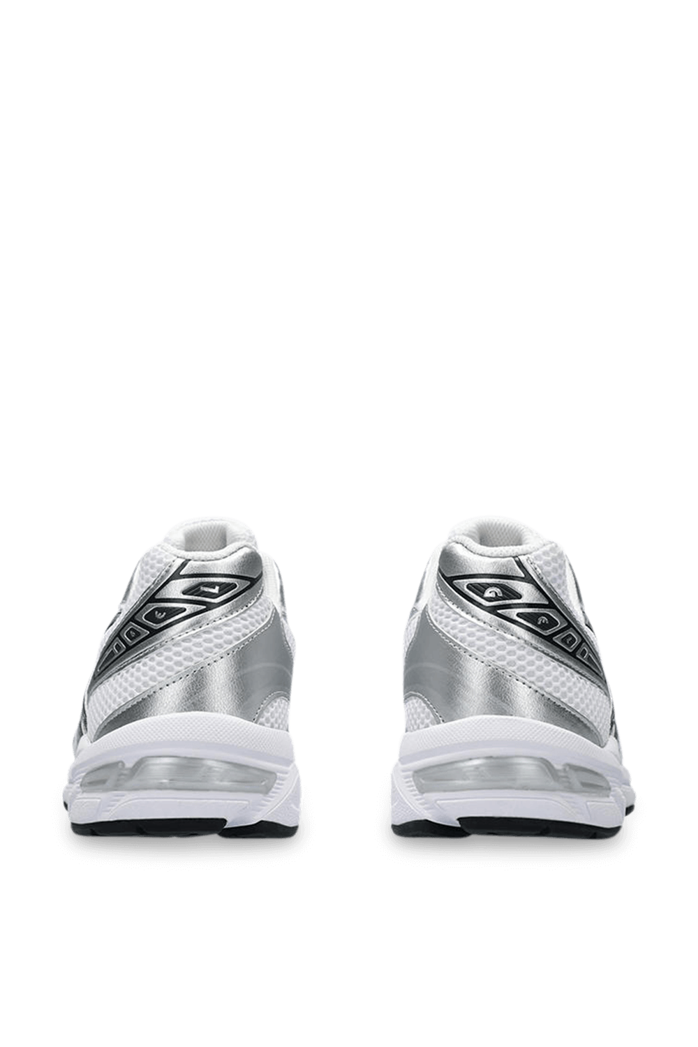 תמונת תקריב של נעלי סניקרס ג'ל 1130