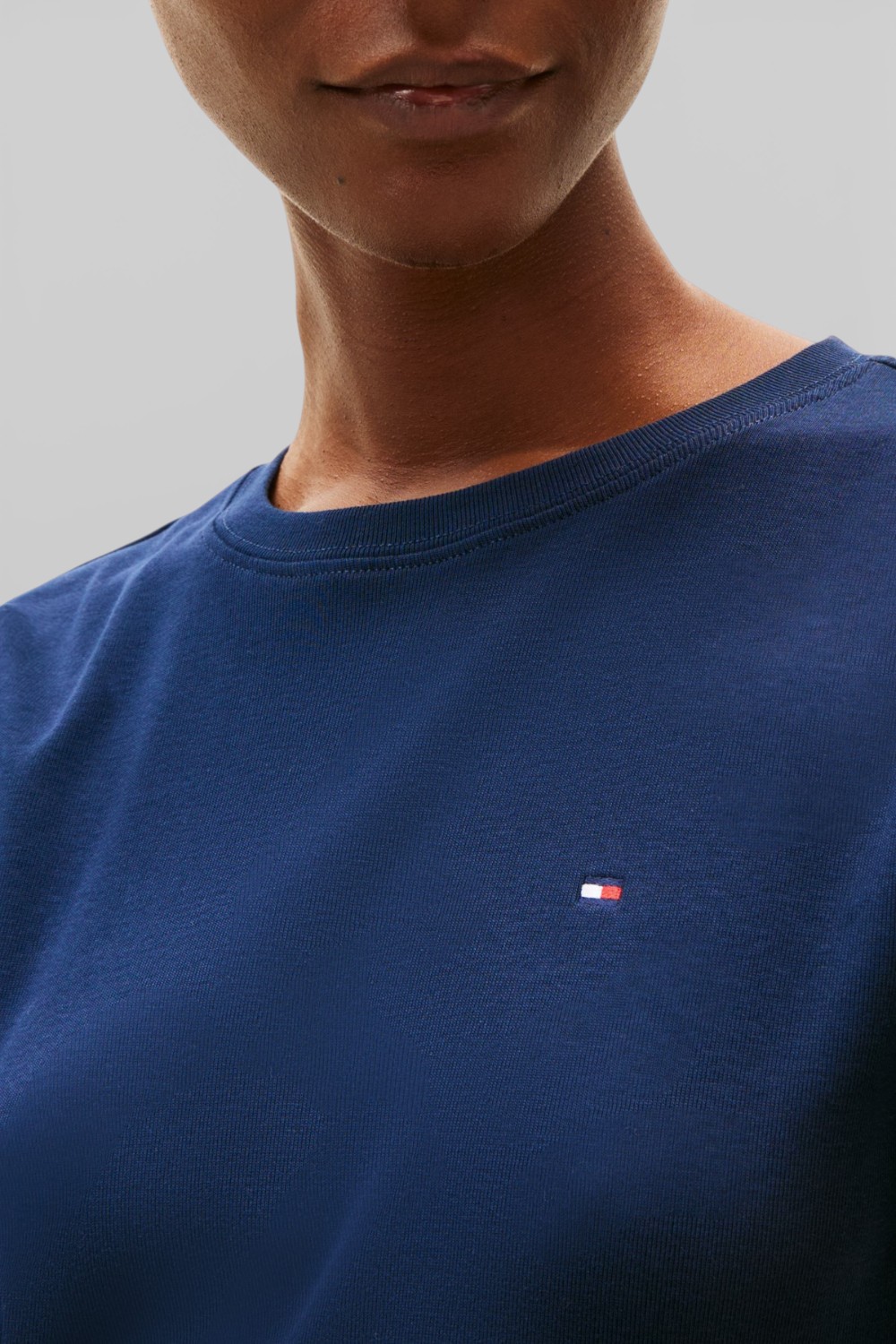 תמונת תקריב דוגמן של חולצת טי