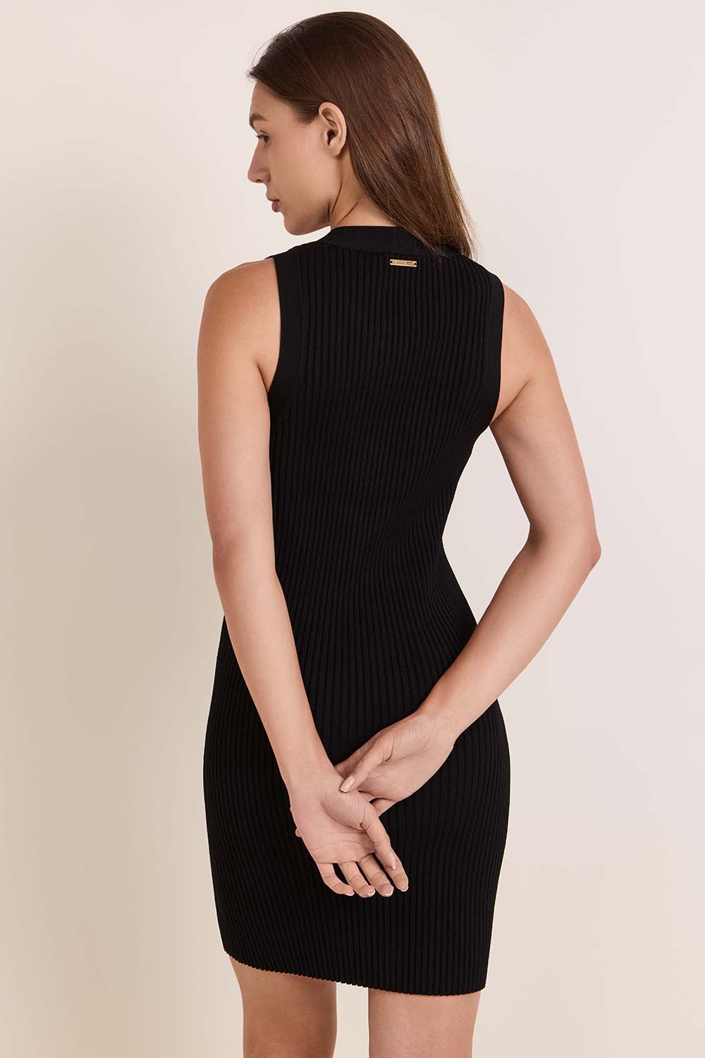 תמונת דוגמן אחורית של שמלת מיני