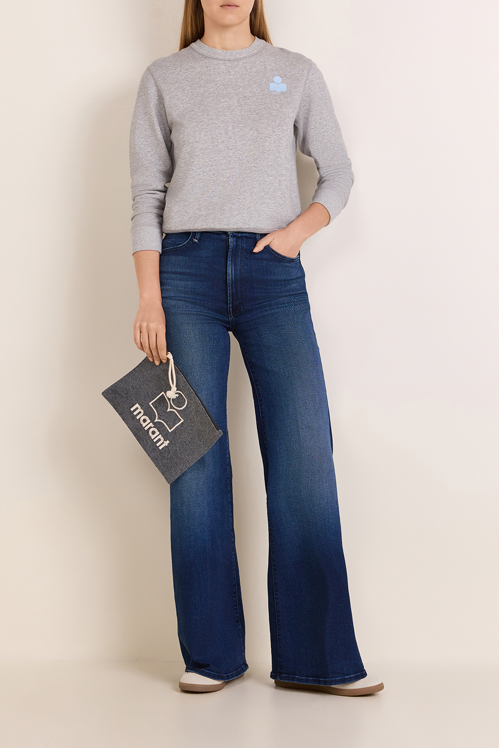 תמונת דוגמן קידמית של קלאץ' ג'ינס