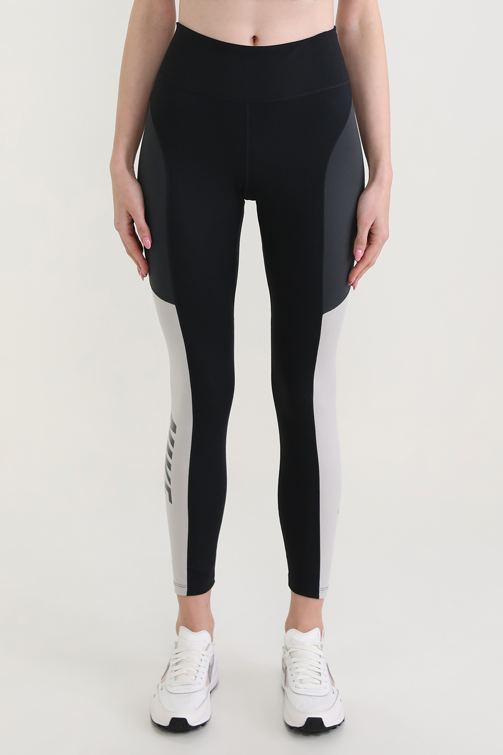 תמונת דוגמן קידמית של מכנסי טייץ 7/8