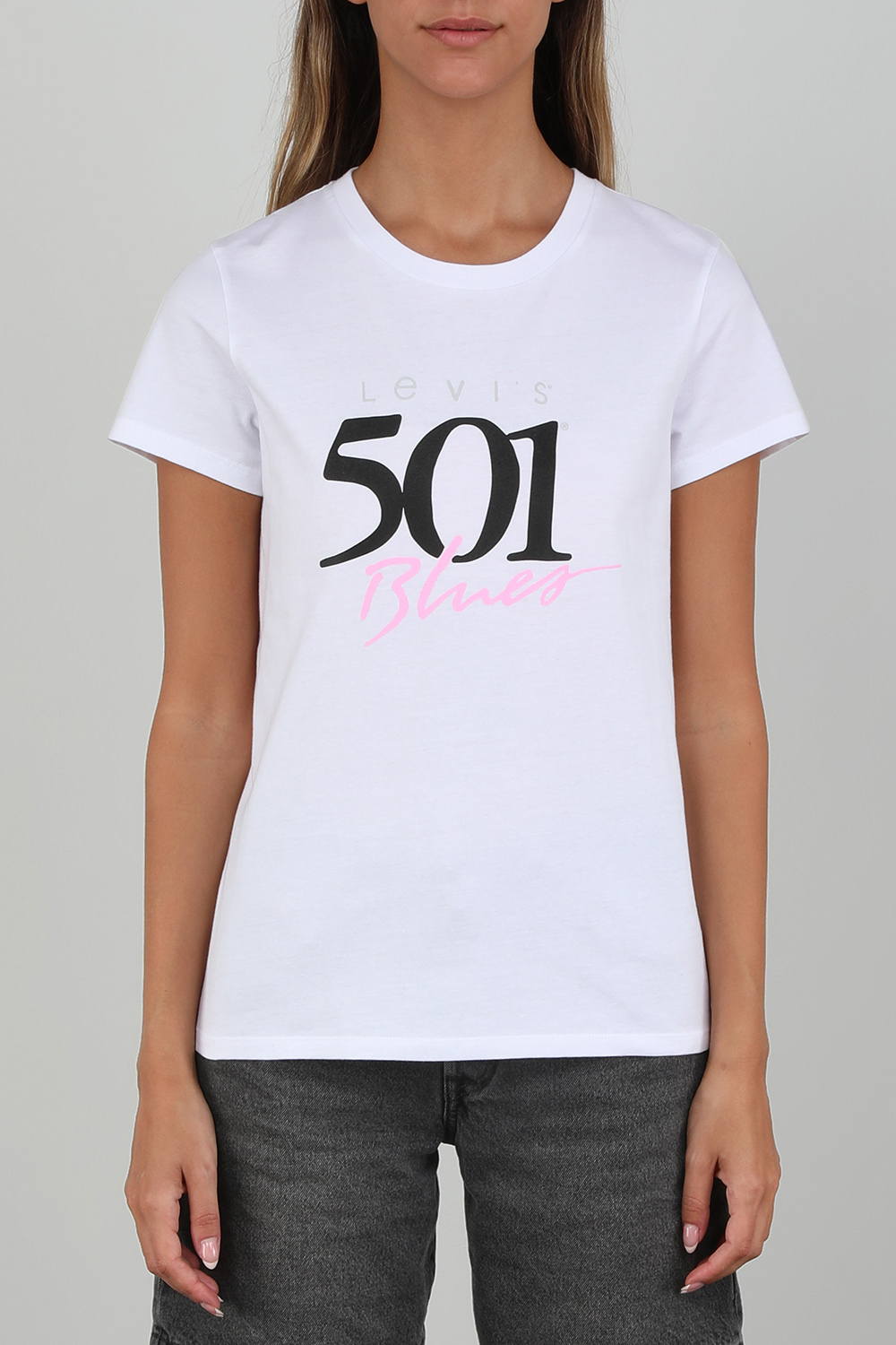 תמונת דוגמן קידמית של חולצת טי סלים 501