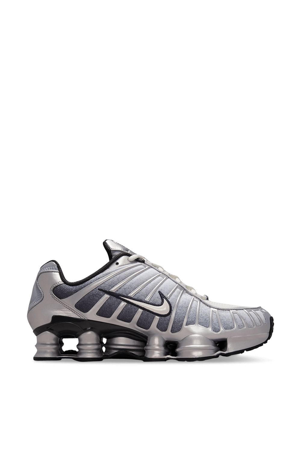 תמונה קידמית של נעלי סניקרס שוקס