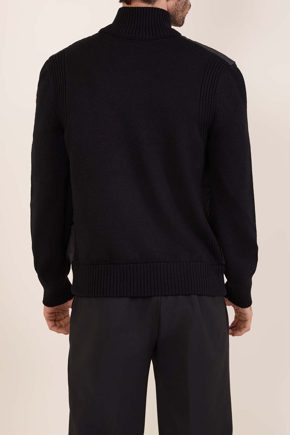 תמונת דוגמן אחורית של קרדיגן ריב מרופד