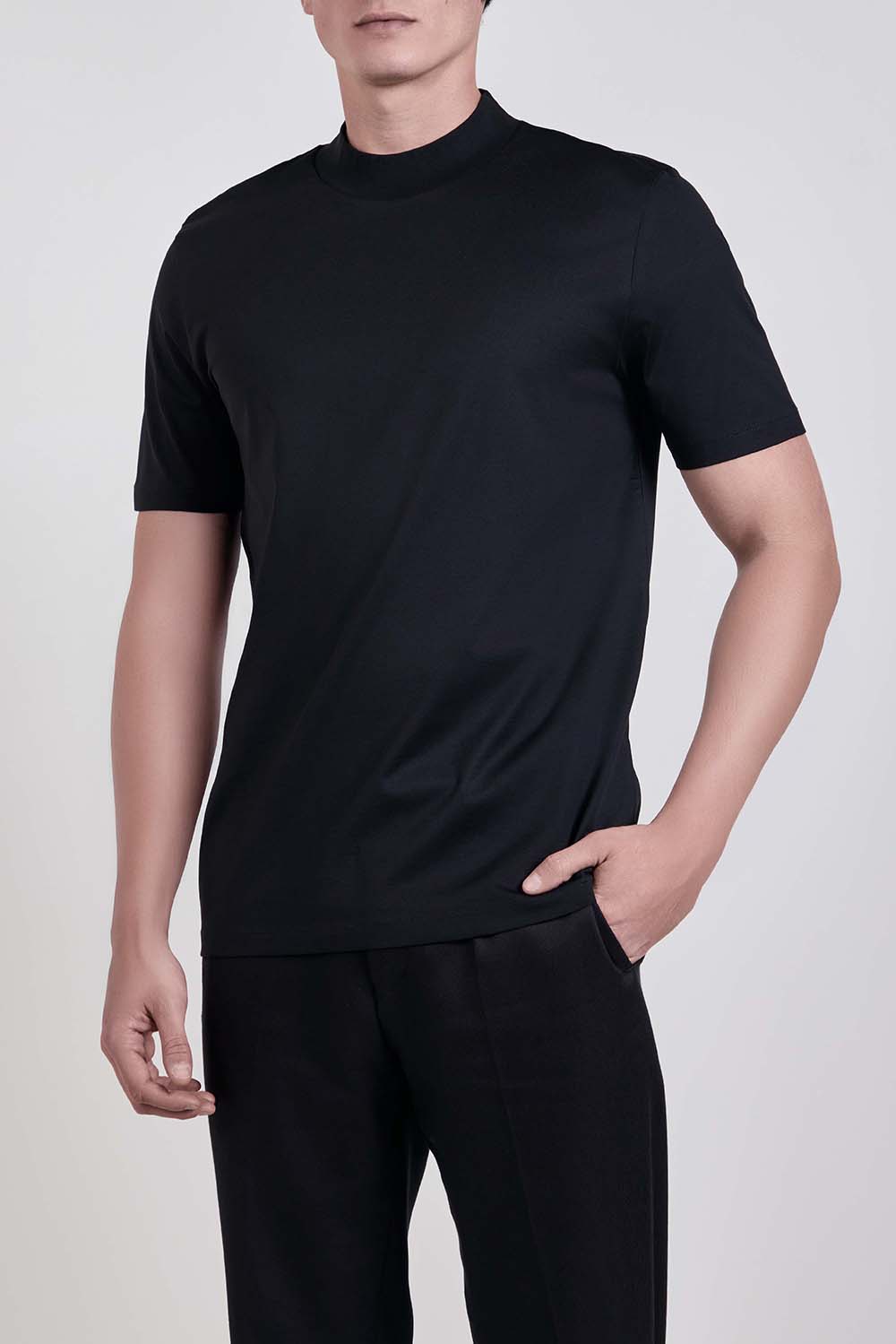 תמונת דוגמן קידמית של חולצת טי בגזרת סלים