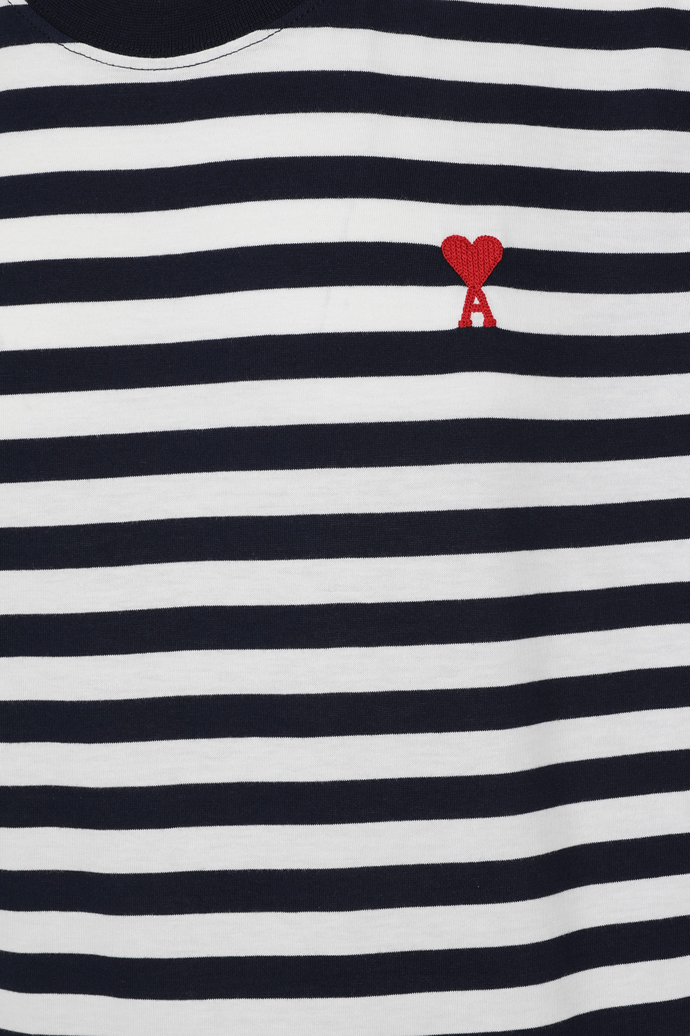 תמונה אחורית של חולצת טי עם פסים