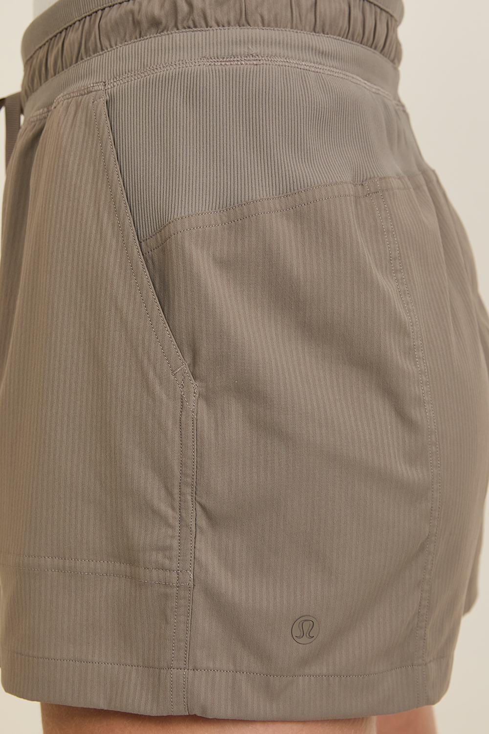 תמונת תקריב דוגמן של Dance Studio High-Rise Short 3.5'' *Lined