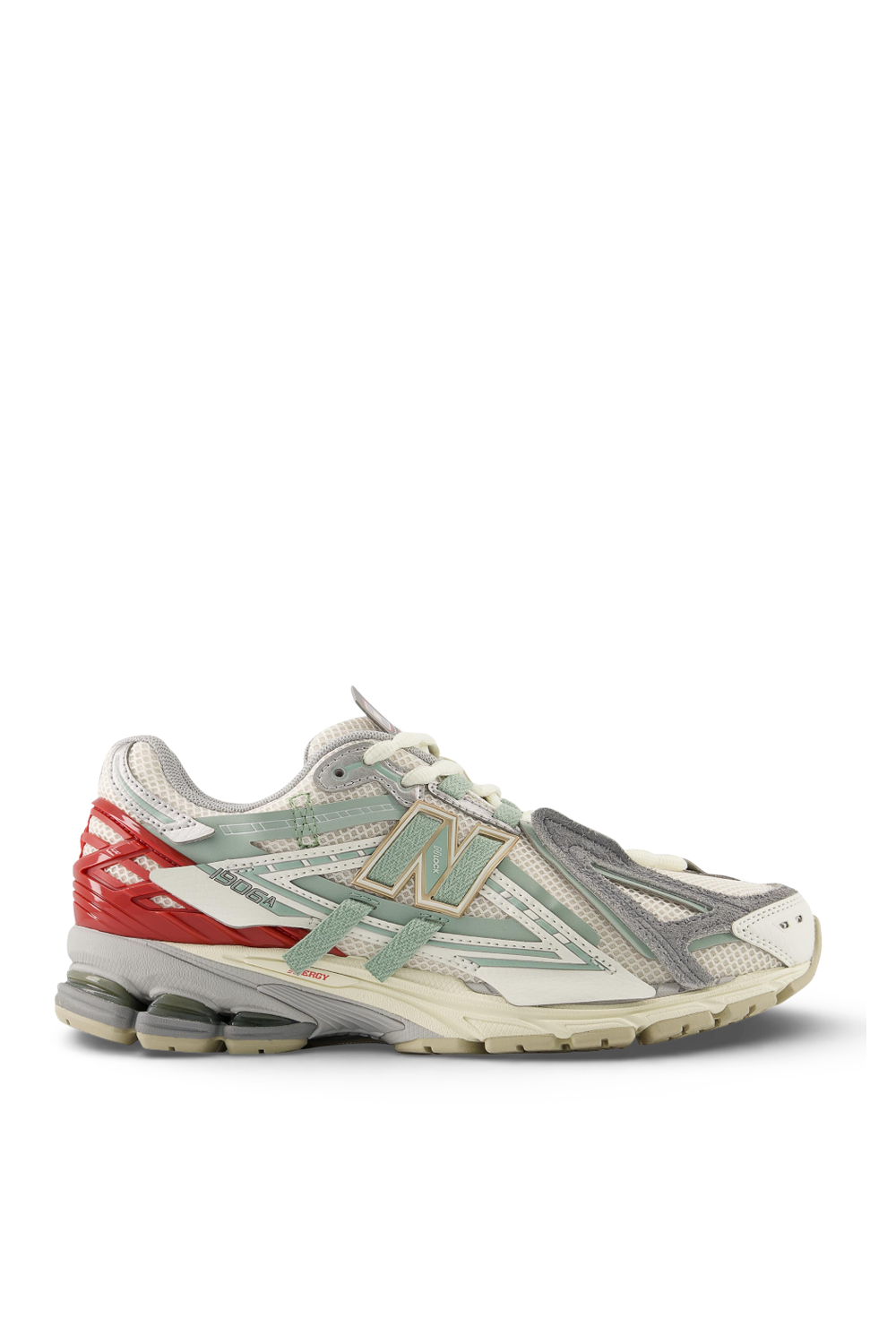 תמונה קידמית של סניקרס