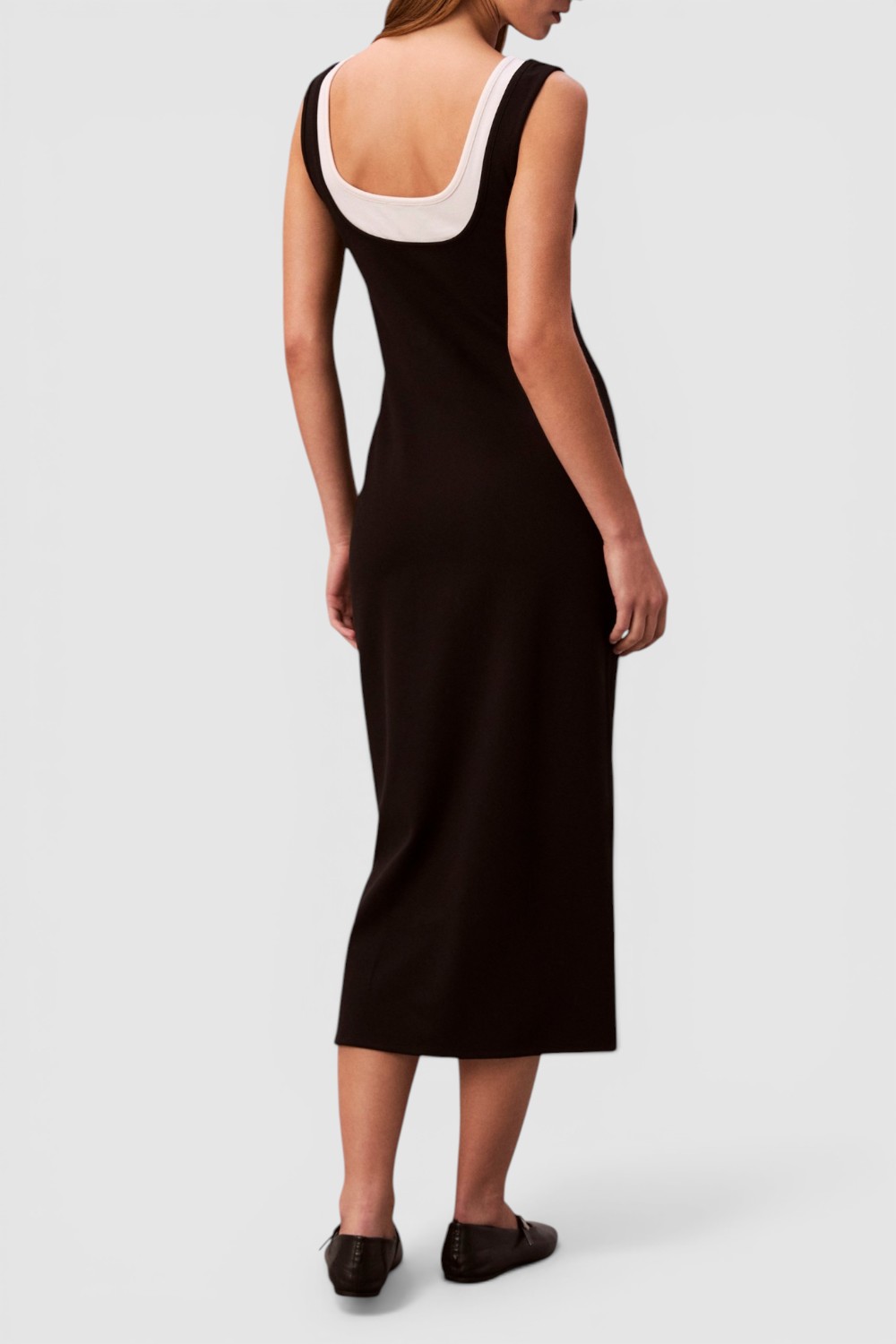 תמונת דוגמן אחורית של שמלת מידי