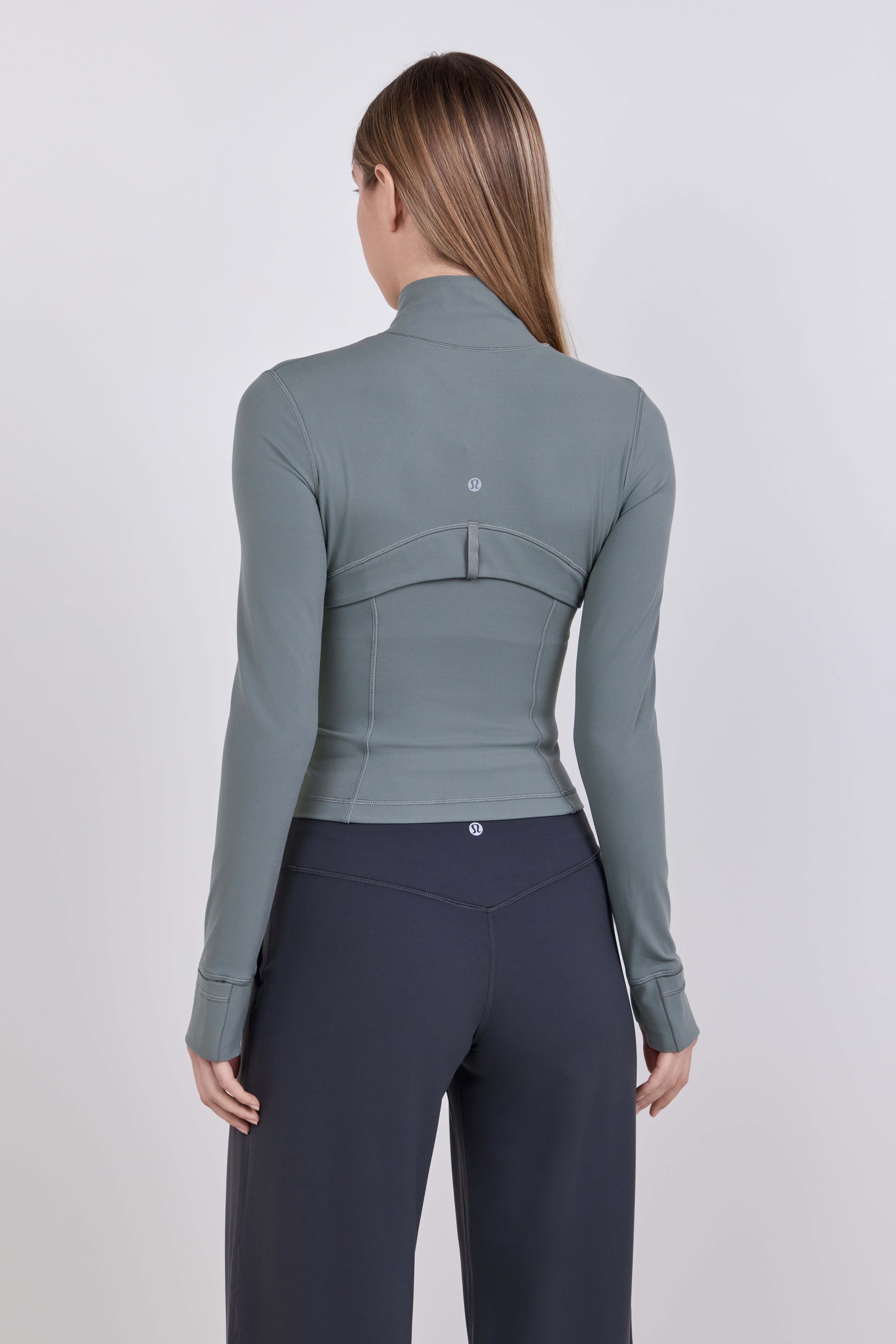 תמונת דוגמן אחורית של Define Cropped Jacket Nulu