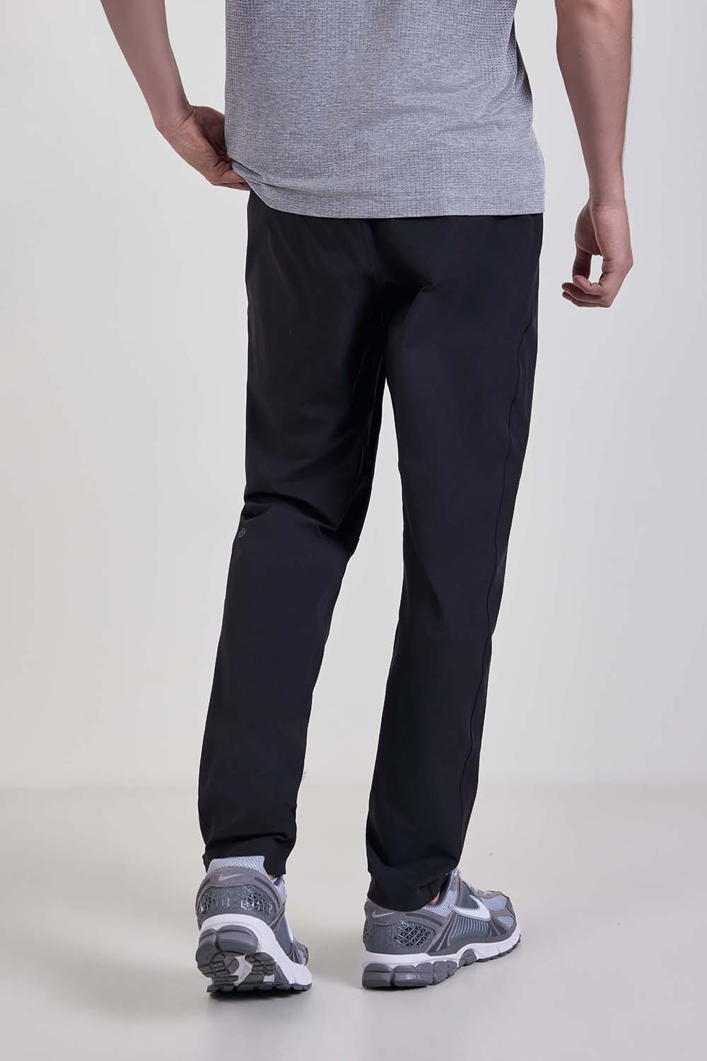 תמונת דוגמן אחורית של Zeroed In Slim-Fit Pant