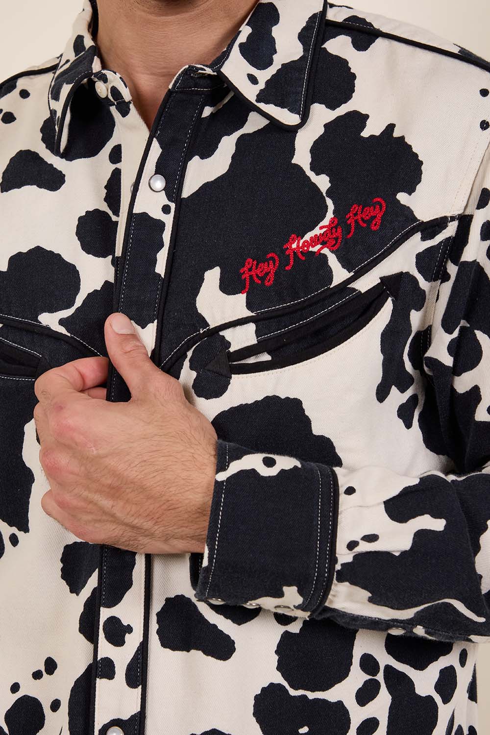 תמונת תקריב דוגמן של ליוויס X צעצוע של סיפור חולצת רודיאו