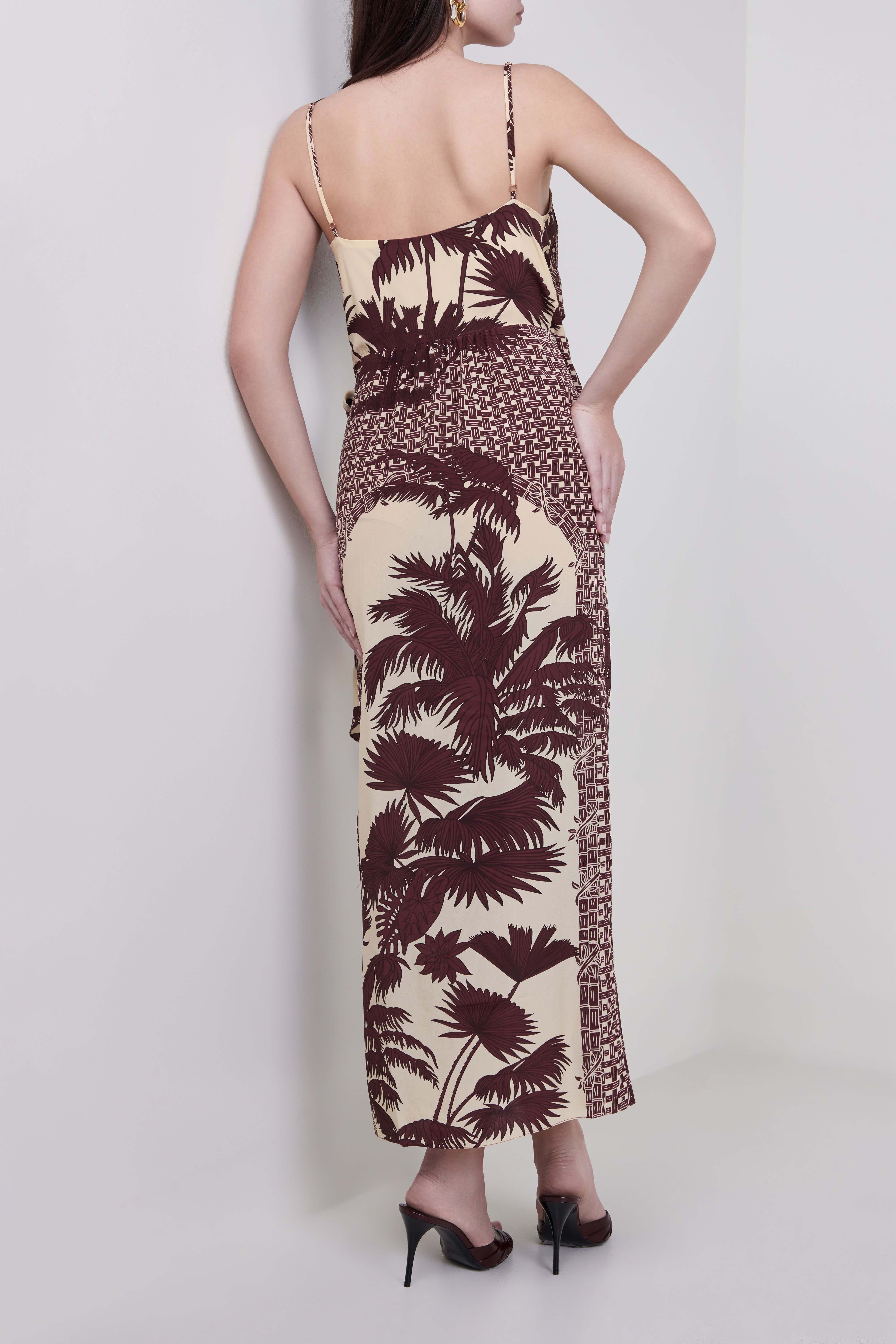 תמונת דוגמן אחורית של שמלת מעטפת מקסי