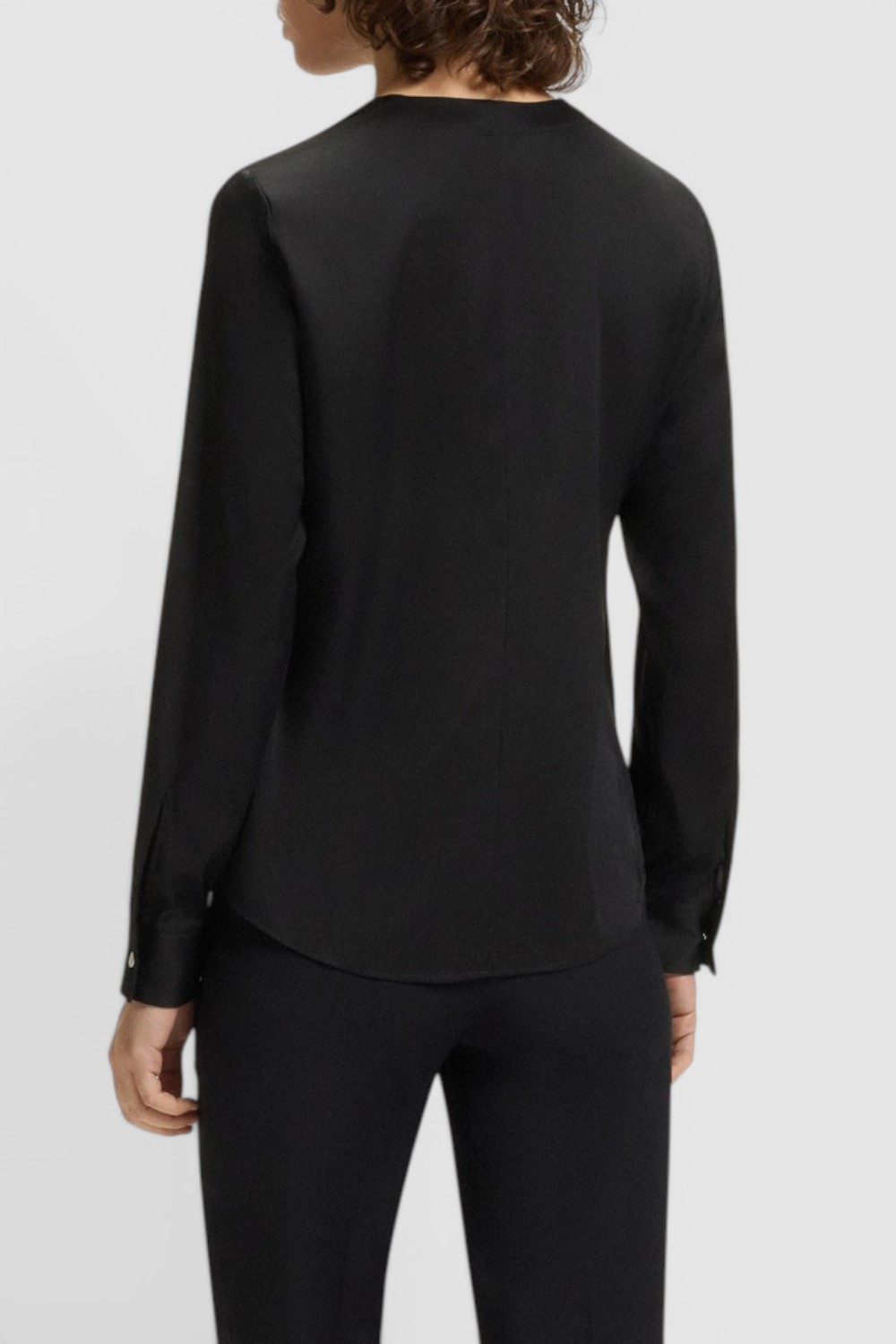 תמונת דוגמן אחורית של חולצת משי