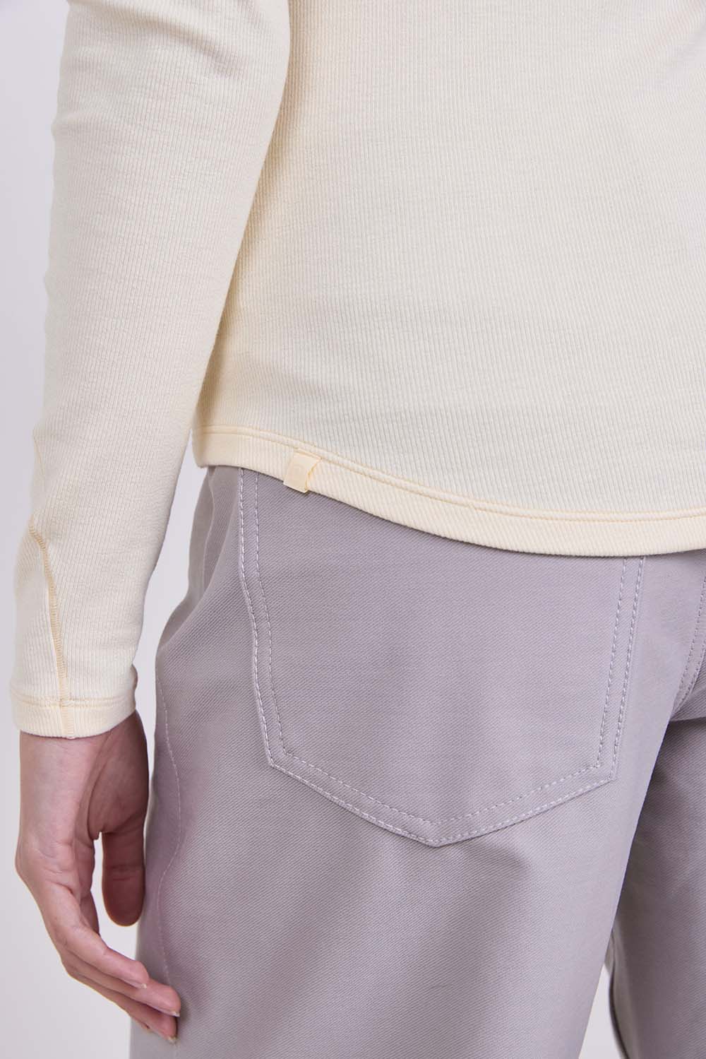 תמונת תקריב דוגמן של Hold Tight Long-Sleeve Shirt