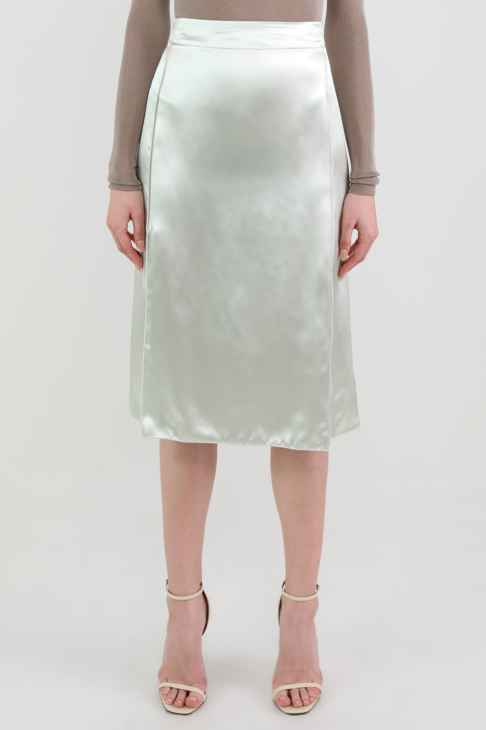 תמונת דוגמן קידמית של חצאית סאטן עם קשירה