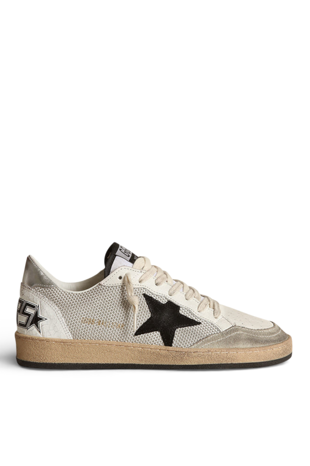 תמונה קידמית של סניקרס