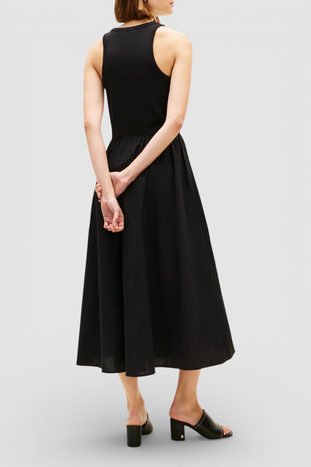 תמונת דוגמן אחורית של שמלה