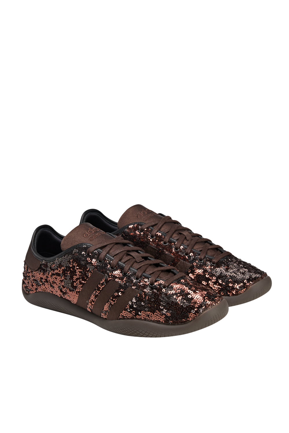 תמונת תקריב של ווילס בונר X אדידס נעלי סניקרס