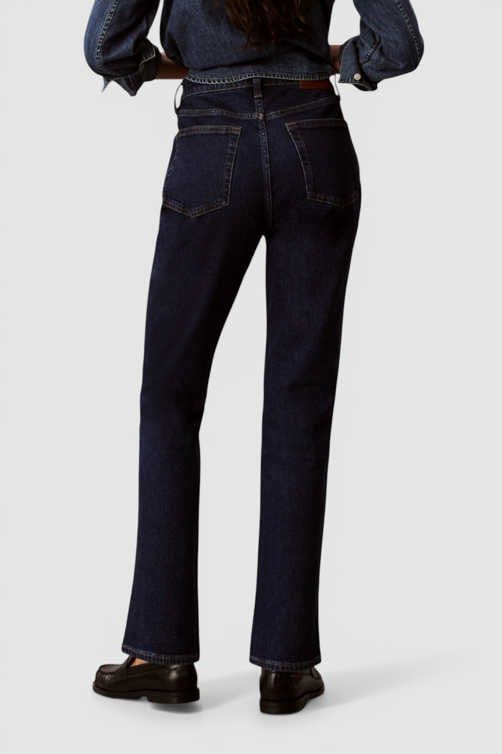 תמונת דוגמן אחורית של מכנסי ג'ינס ברוק