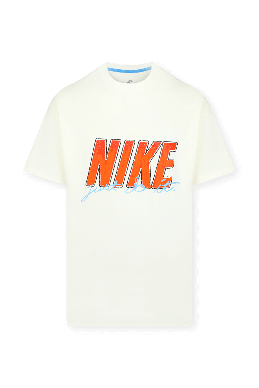 תמונה קידמית של חולצת טי לבנה עם פרינט ג'אסט דו איט