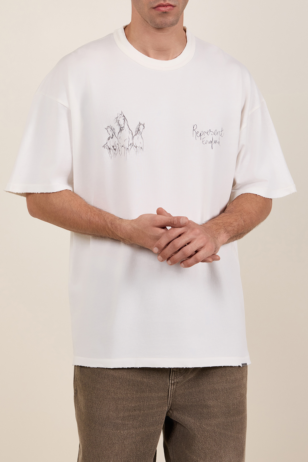 תמונת דוגמן קידמית של חולצת טי מאויירת אוברסייז