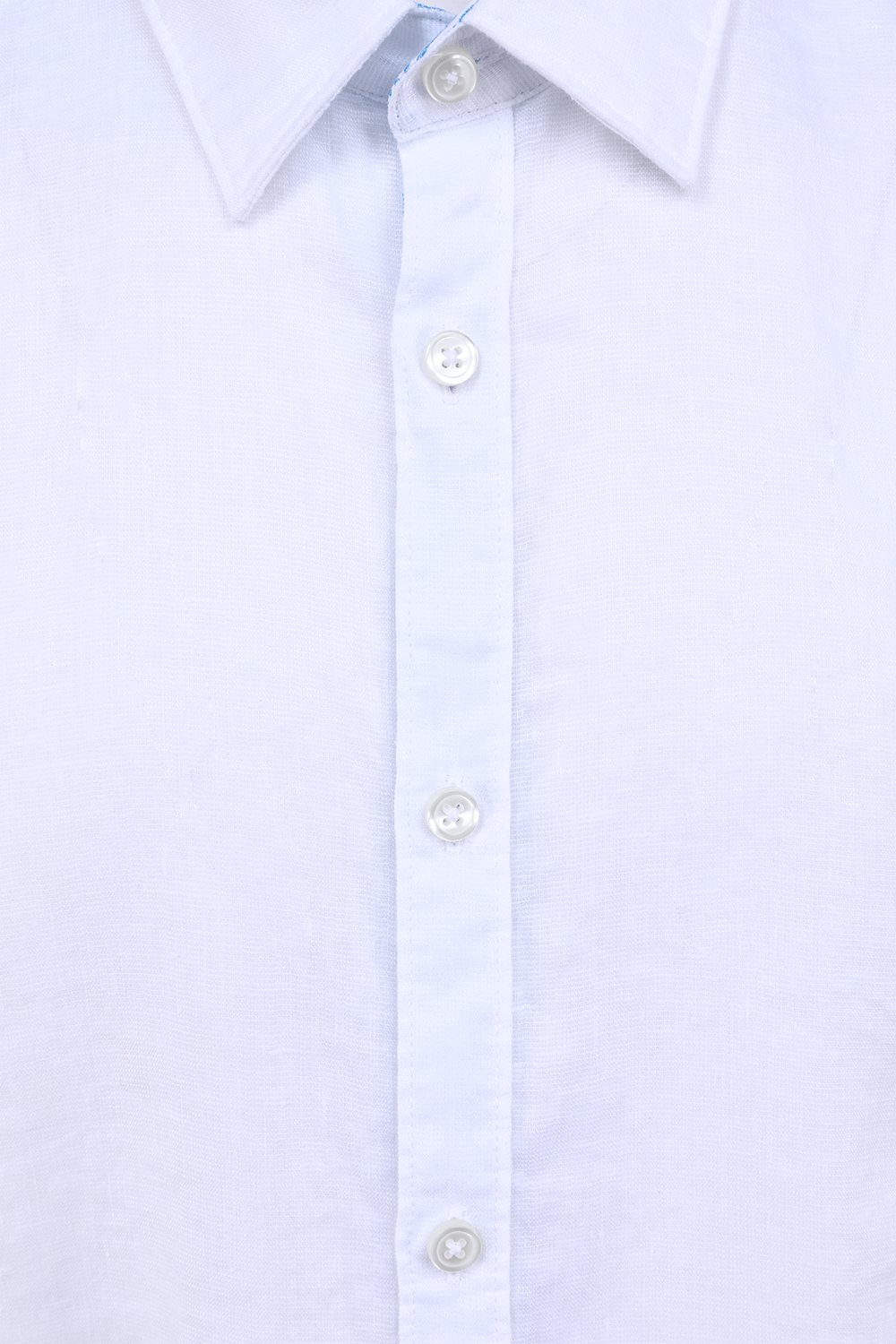 תמונה אחורית של חולצה מכופתרת לבנה קצרה