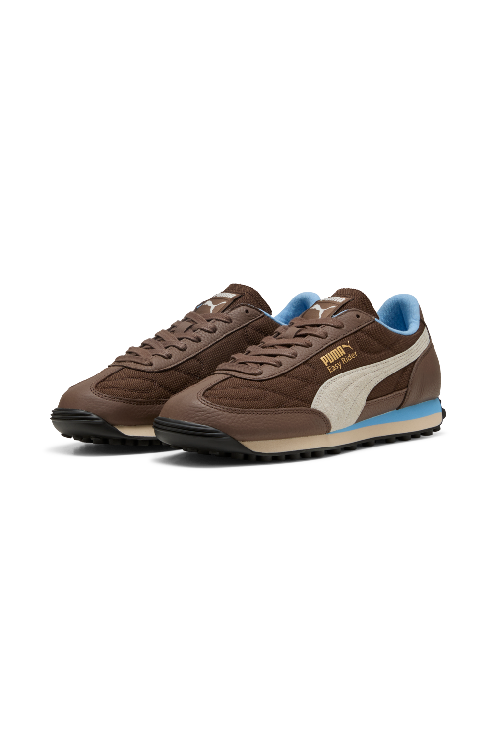 תמונת תקריב של נעלי סניקרס איזי ריידר