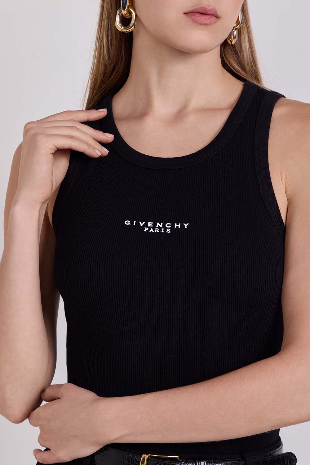 תמונת תקריב דוגמן של גופיית ריב