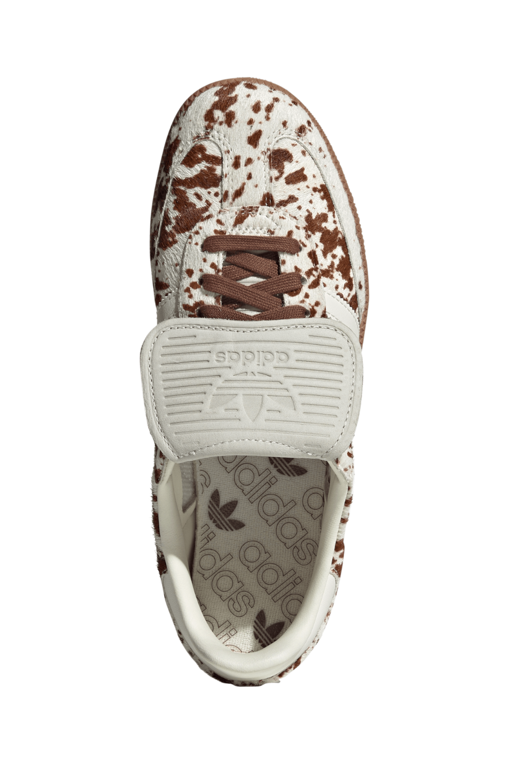 תמונת תקריב של נעלי סניקרס סמבה אל-טי