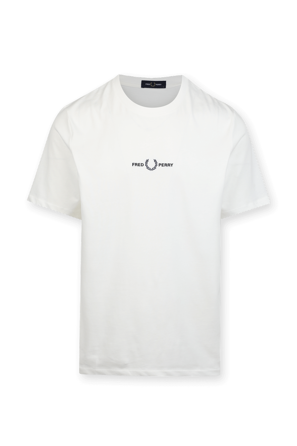 תמונה קידמית של חולצת טי לבנה עם לוגו רקום