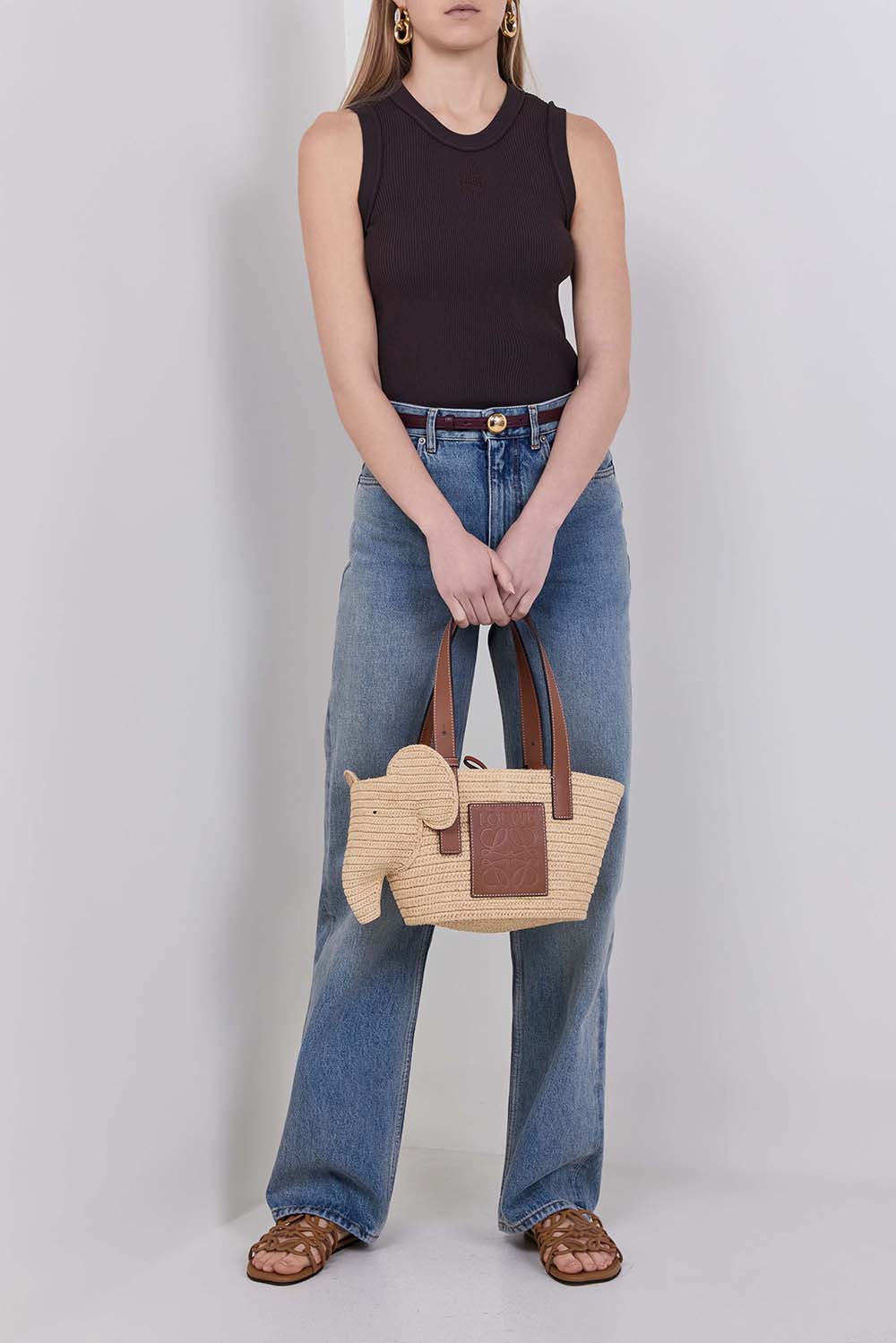 תמונת דוגמן קידמית של חגורת עור