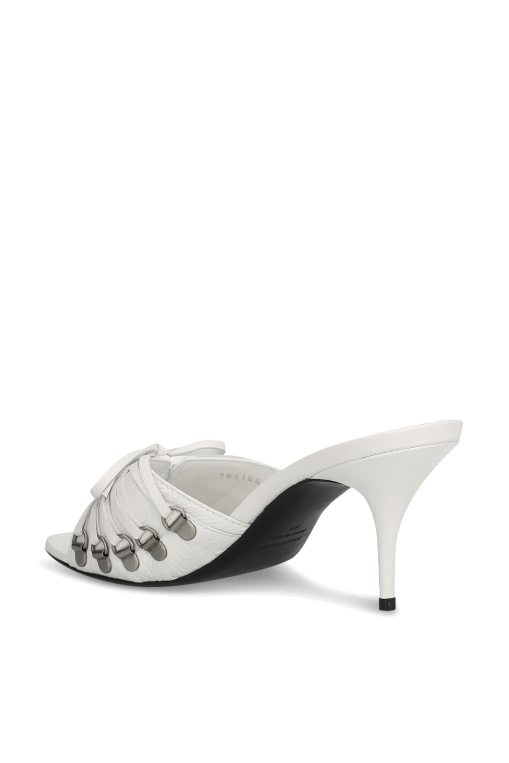 תמונה אחורית של כפכפי עקב קגול