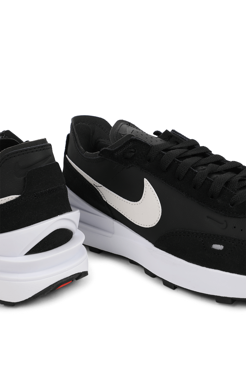 תמונת תקריב של נעלי סניקרס וואפל וואן מעור