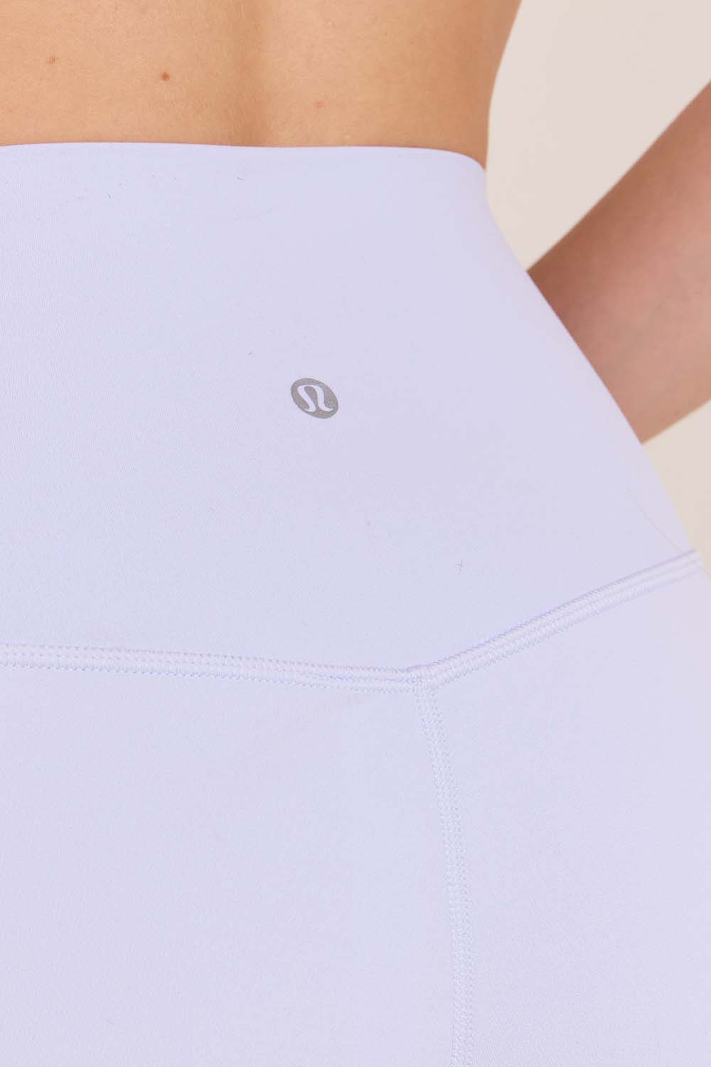 תמונת תקריב דוגמן של Align&trade; High-Rise Short 4