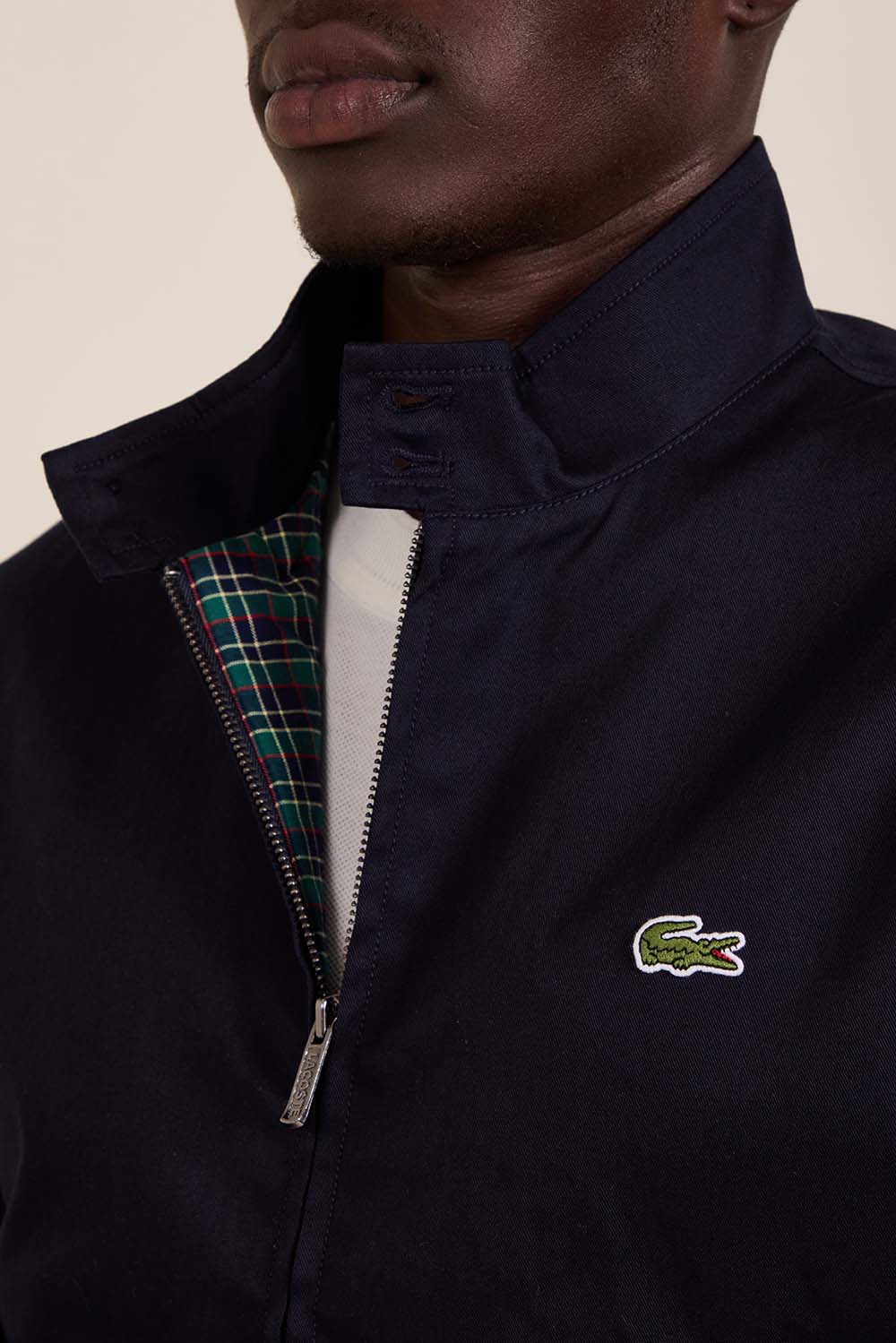 תמונת תקריב דוגמן של ז'קט הרינגטון