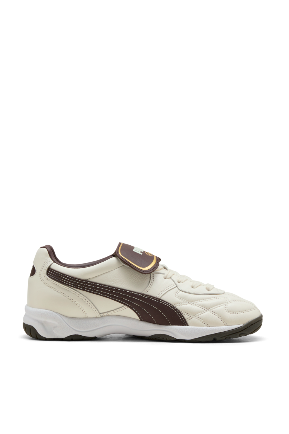 תמונה קידמית של נעלי סניקרס