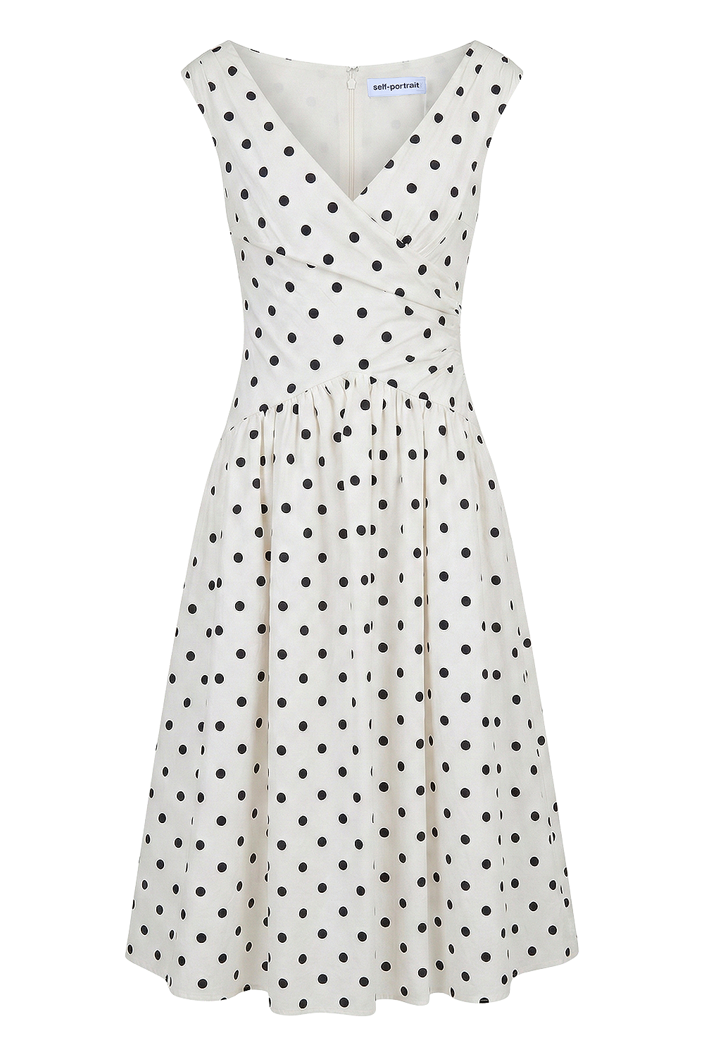 תמונה קידמית של שמלת מידי נקודות