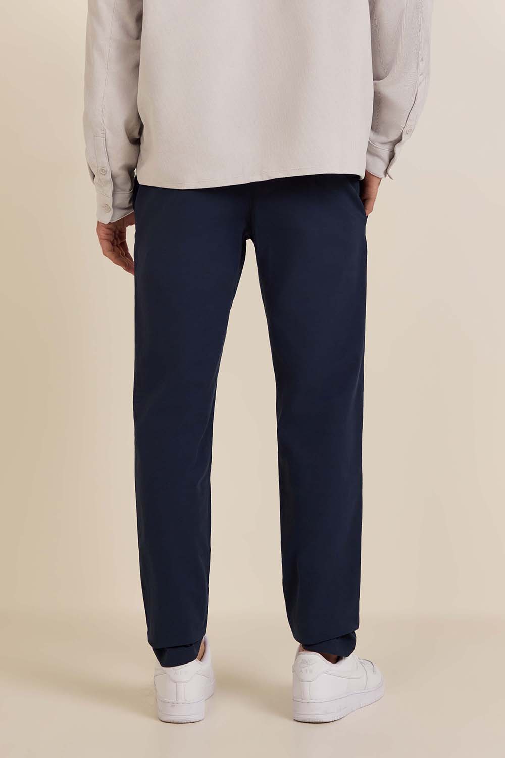 תמונת דוגמן אחורית של ABC Slim-Fit Trouser 34L Stretch Cotton VersaTwill