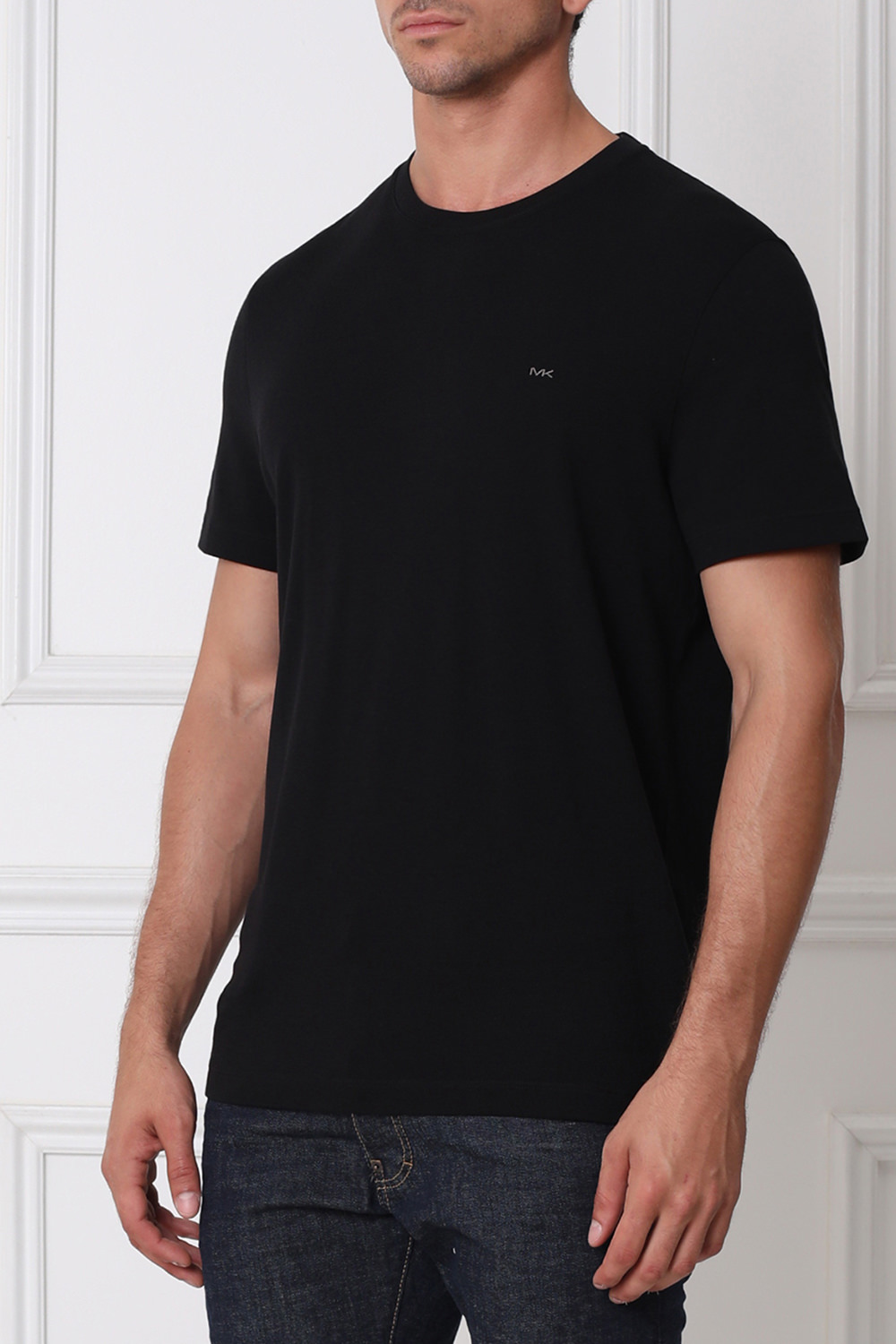 תמונת דוגמן קידמית של Cotton Tee in Black