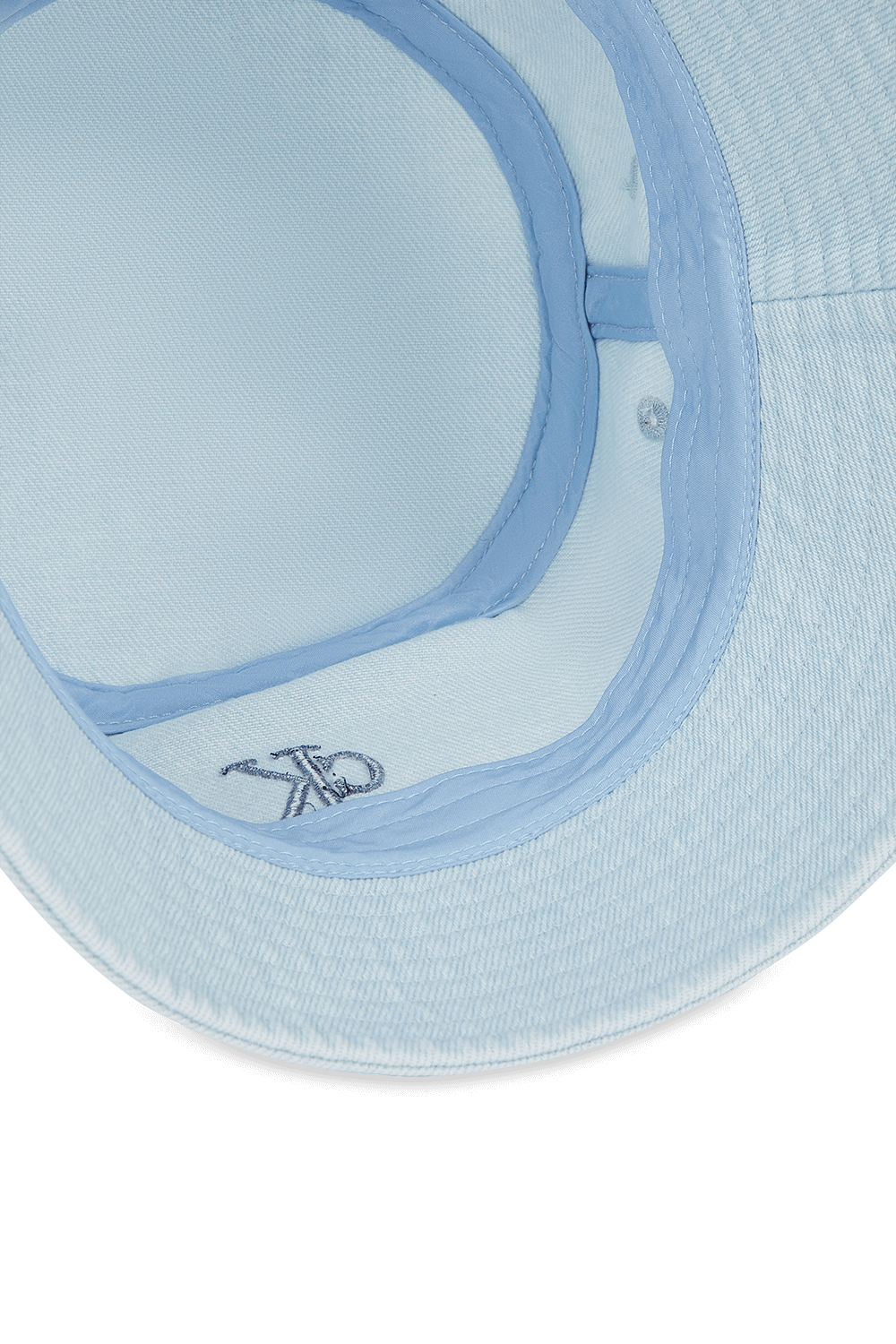 תמונת תקריב של כובע באקט ג'ינס