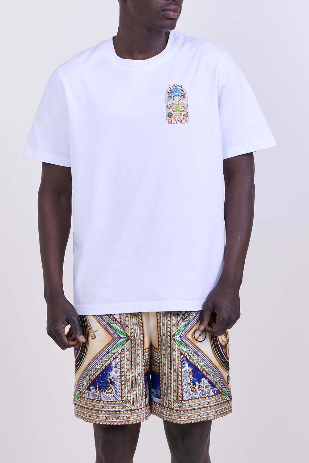 תמונת דוגמן קידמית של חולצת טי בגזרה משוחררת