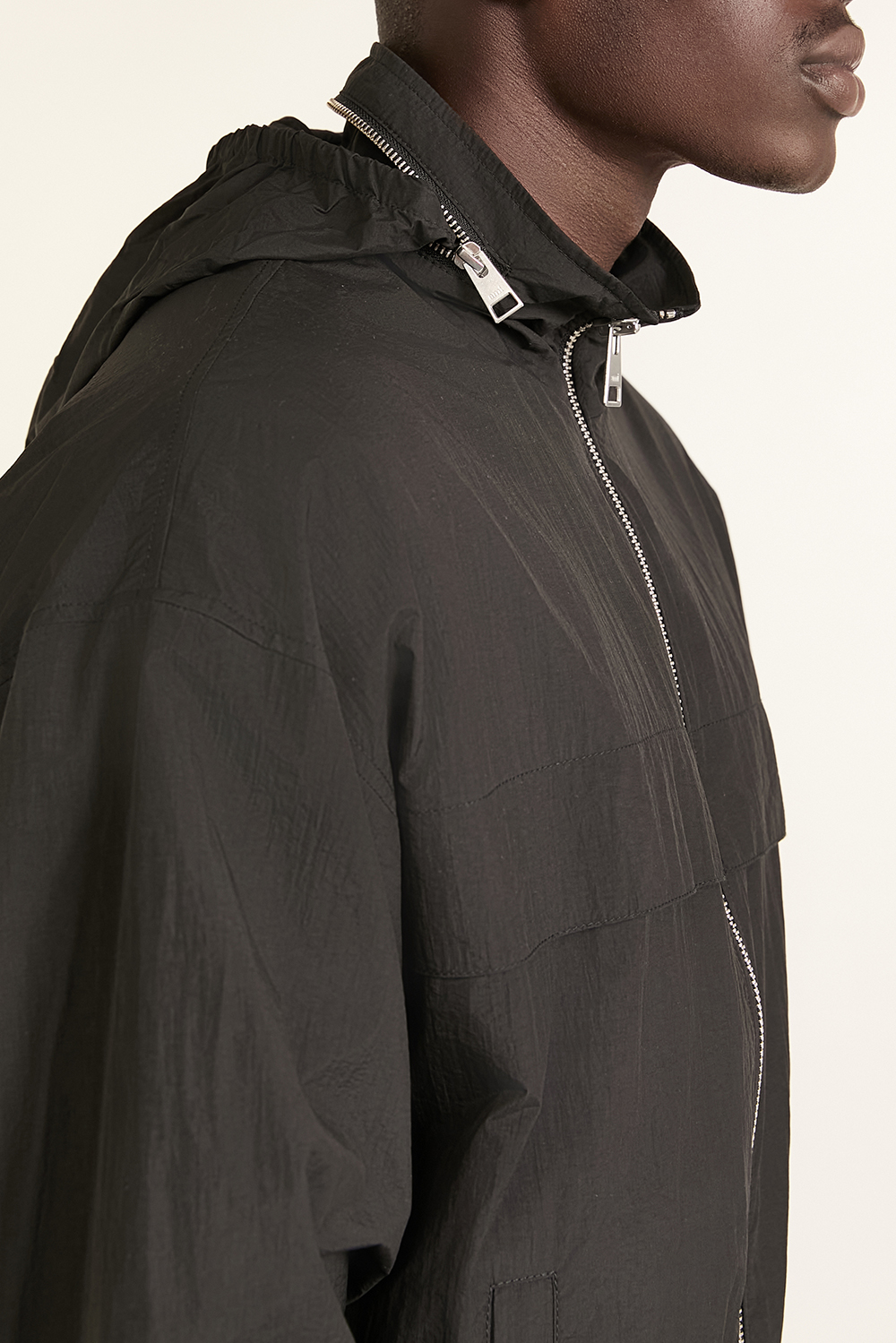 תמונת תקריב דוגמן של ז'קט רוח