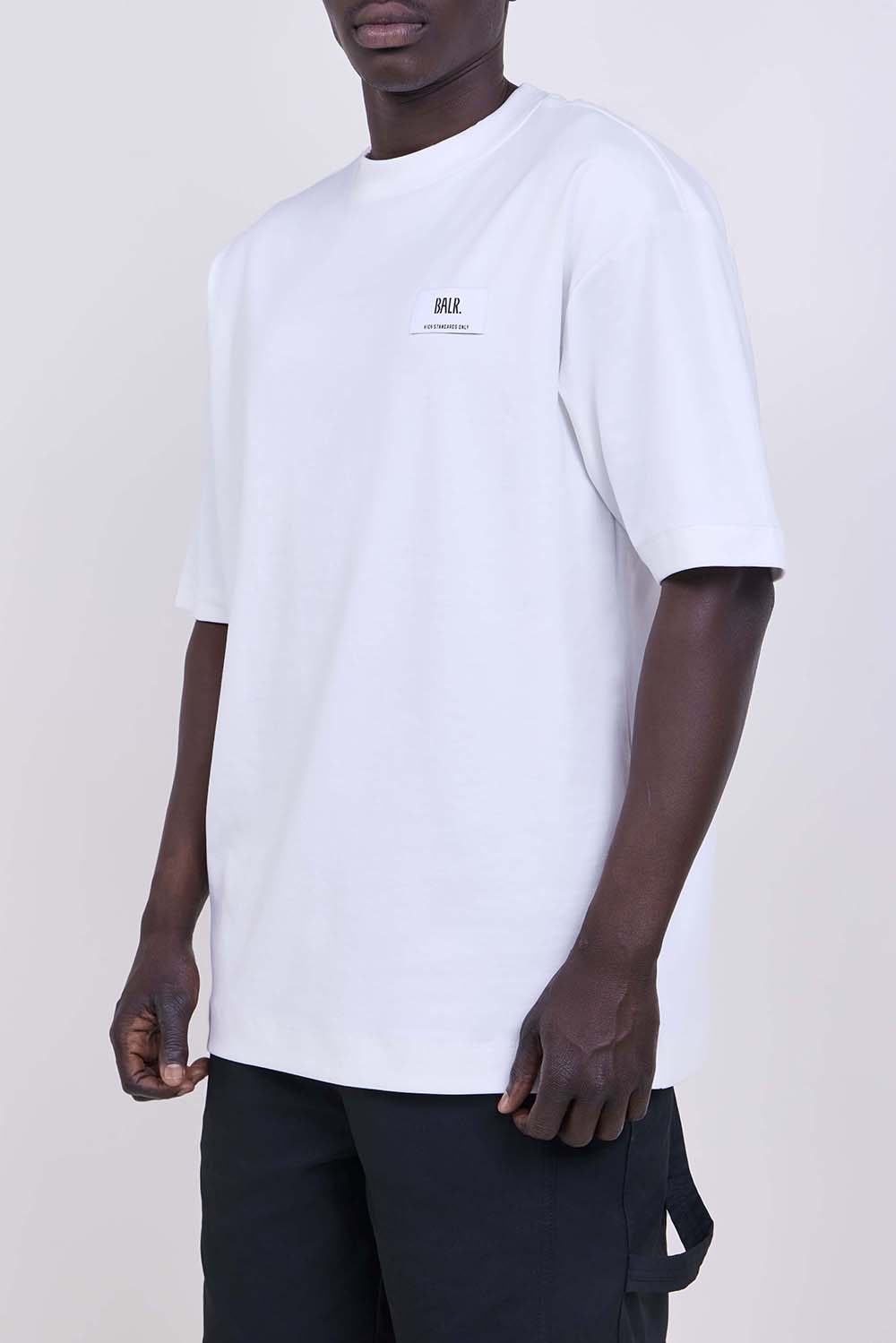 תמונת דוגמן קידמית של חולצת טי אוברסייז