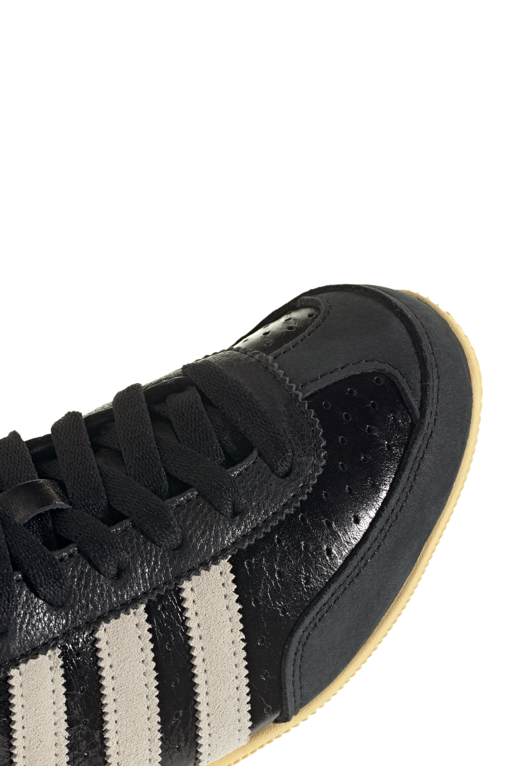 נעלי סניקרס יפן