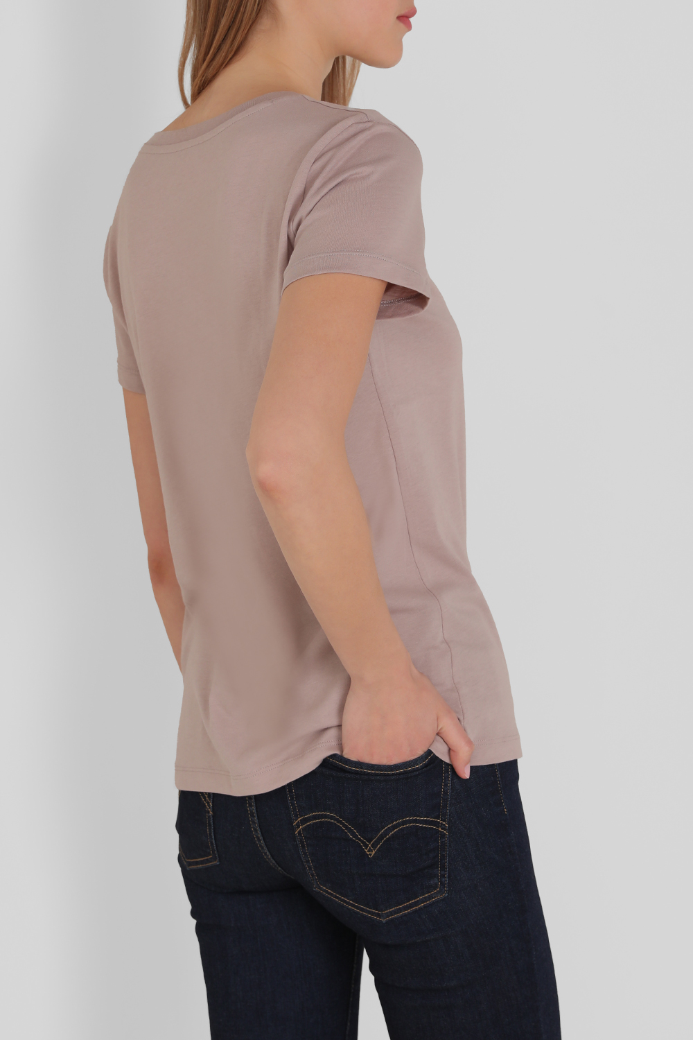 תמונת דוגמן אחורית של חולצת טי