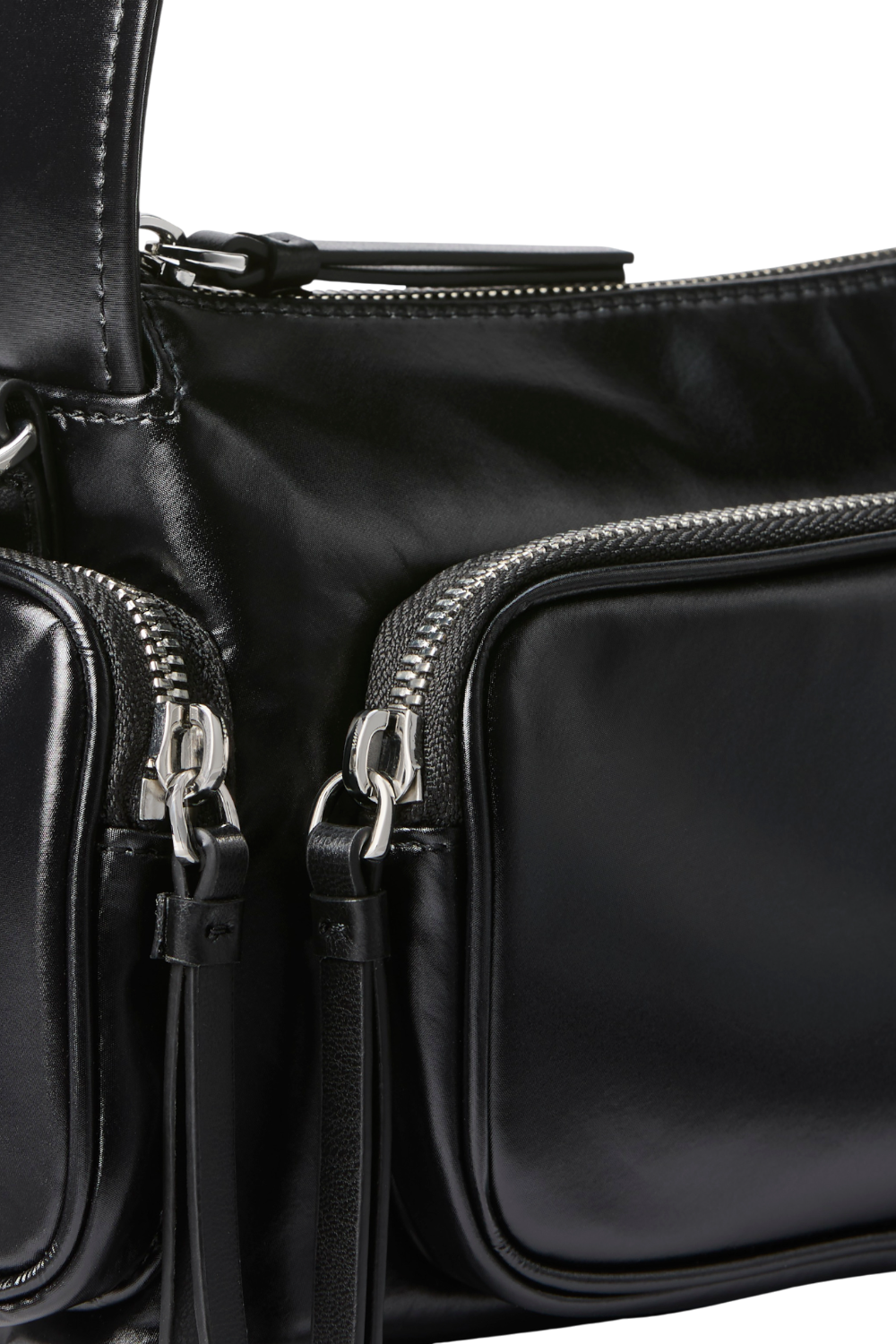 תמונת תקריב של תיק יד סמול