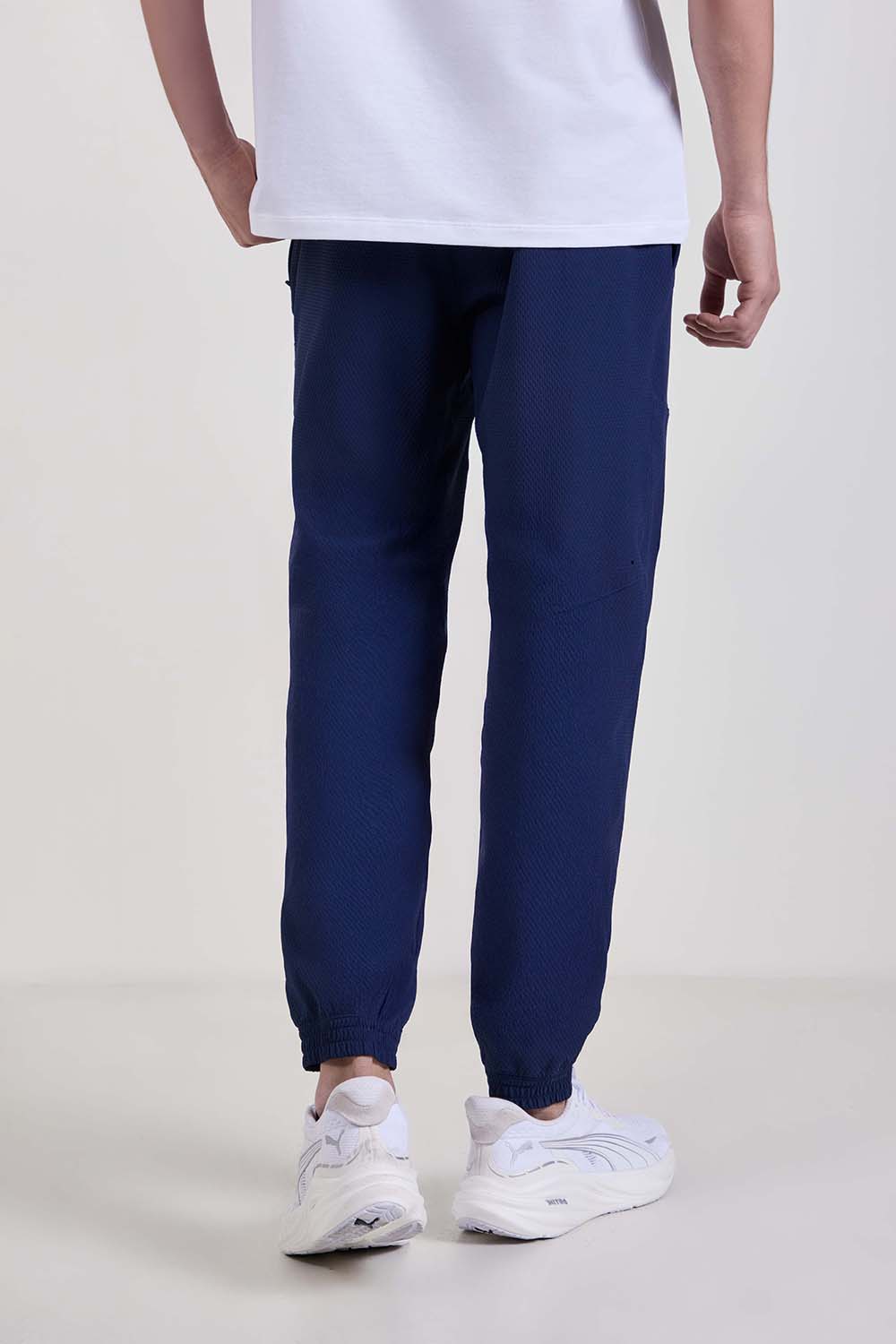 תמונת דוגמן אחורית של License To Train Textured Jogger*Regular