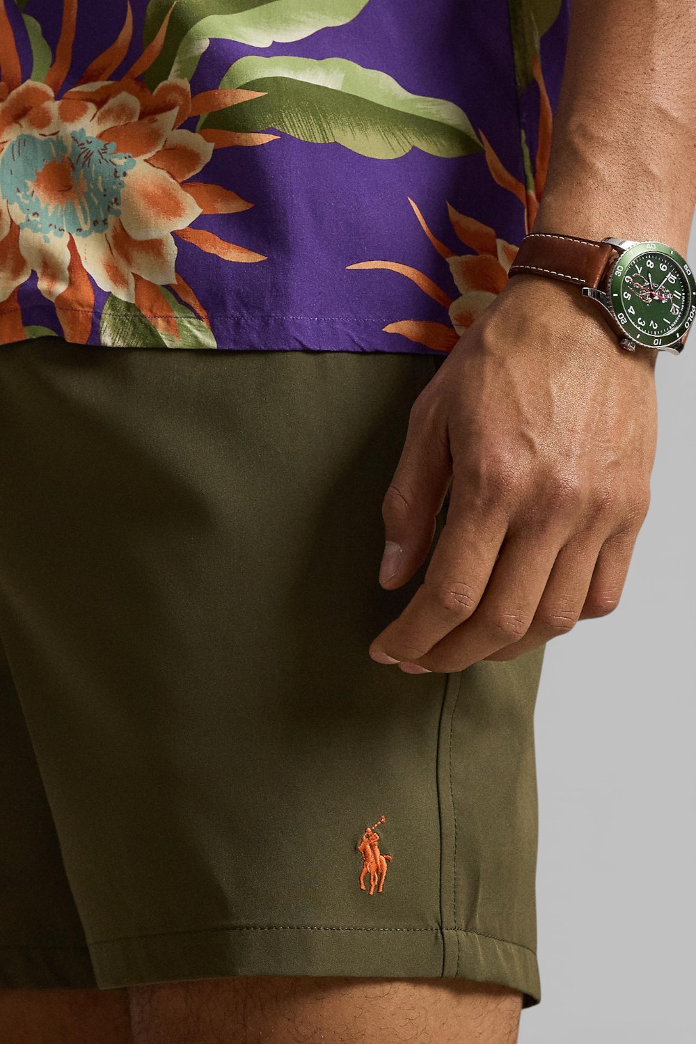 תמונת תקריב דוגמן של מכנסי בגד ים