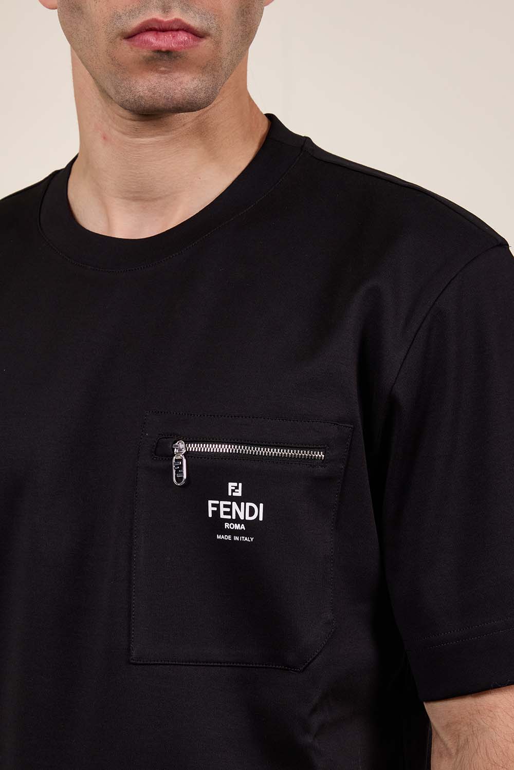 תמונת תקריב דוגמן של חולצת טי